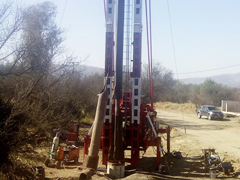 Maquinaria de perforación de pozo en operación